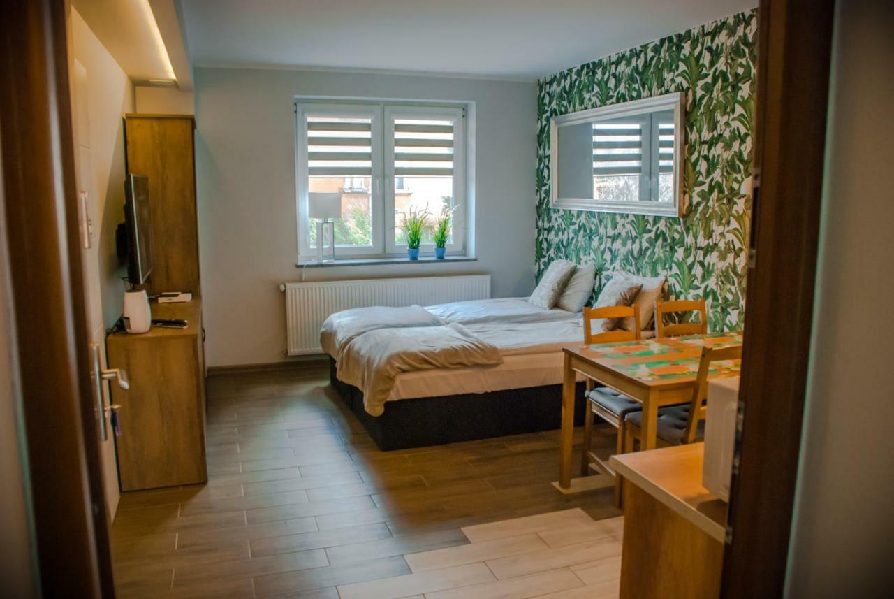Noclegi "Boczna 5A" Apartamenty Goscinne Щавно-Здруй Екстер'єр фото