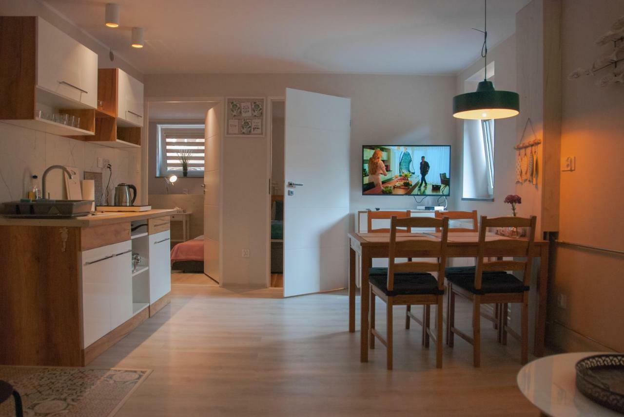 Noclegi "Boczna 5A" Apartamenty Goscinne Щавно-Здруй Екстер'єр фото