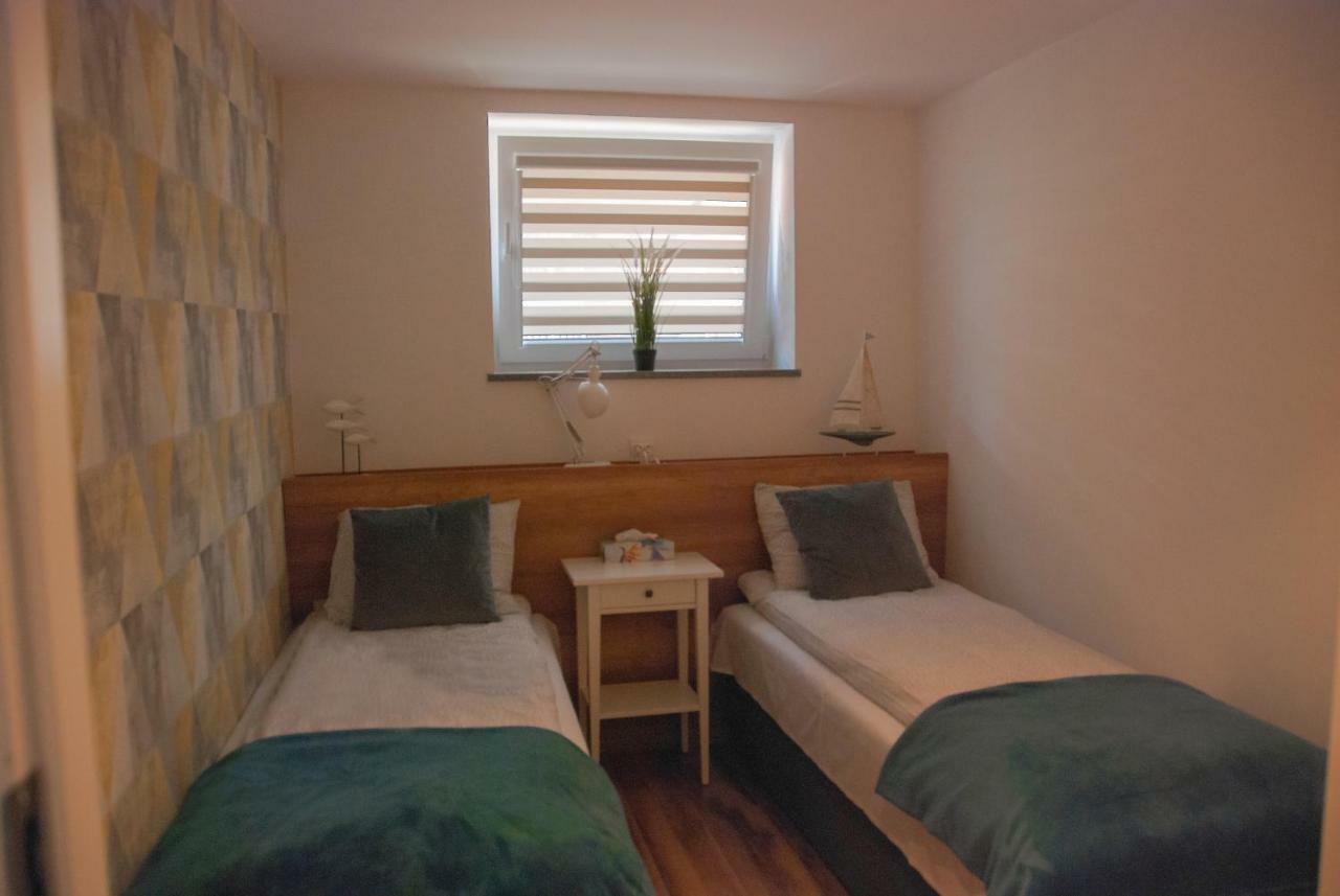 Noclegi "Boczna 5A" Apartamenty Goscinne Щавно-Здруй Екстер'єр фото
